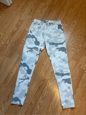 Brand Bazar Women’s Jogger Pants Size m White/Gray Camo Star Drawstring